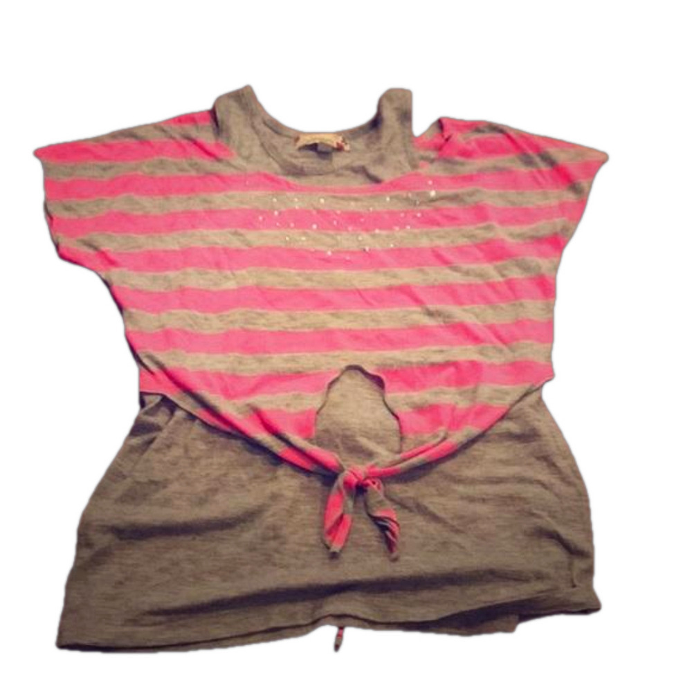 6/$20 Girl’s XL Speechless top